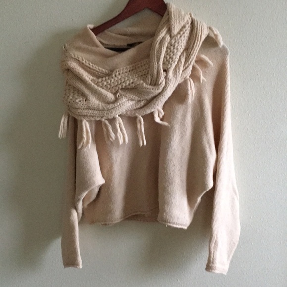 BCBG MAX AZRIA Scarf collar sweater - Picture 6 of 7